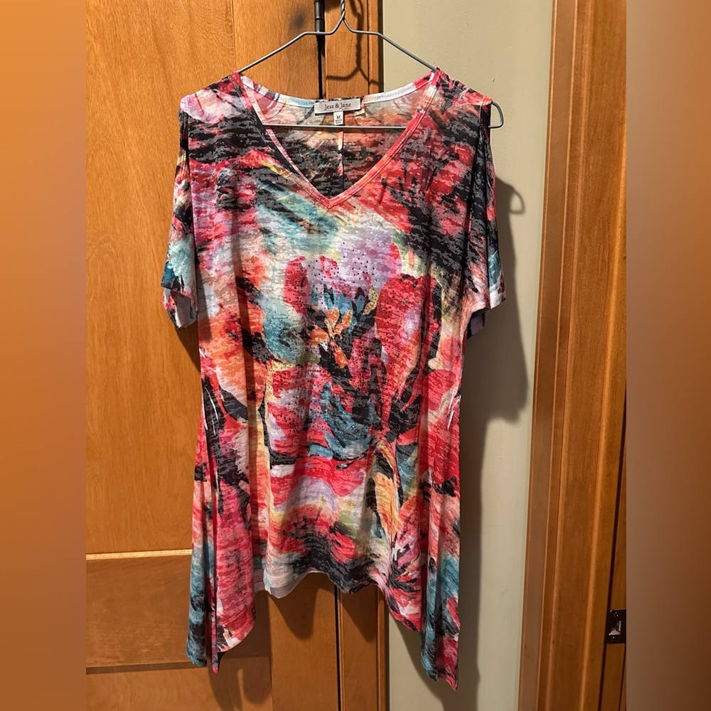 Multi-Colored Asymmetrical Graphic Cut Out Short Sleeve Tunic Size Medium